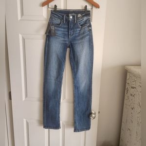 NWT Silver Jeans Co. 24x31 Avery Curvy Fit High Rise Straight Leg Jeans